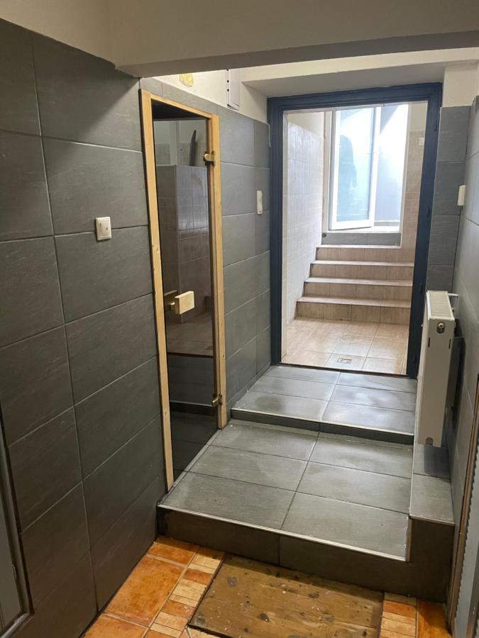 Centrum Wellness Hostel Дебрецен Екстер'єр фото