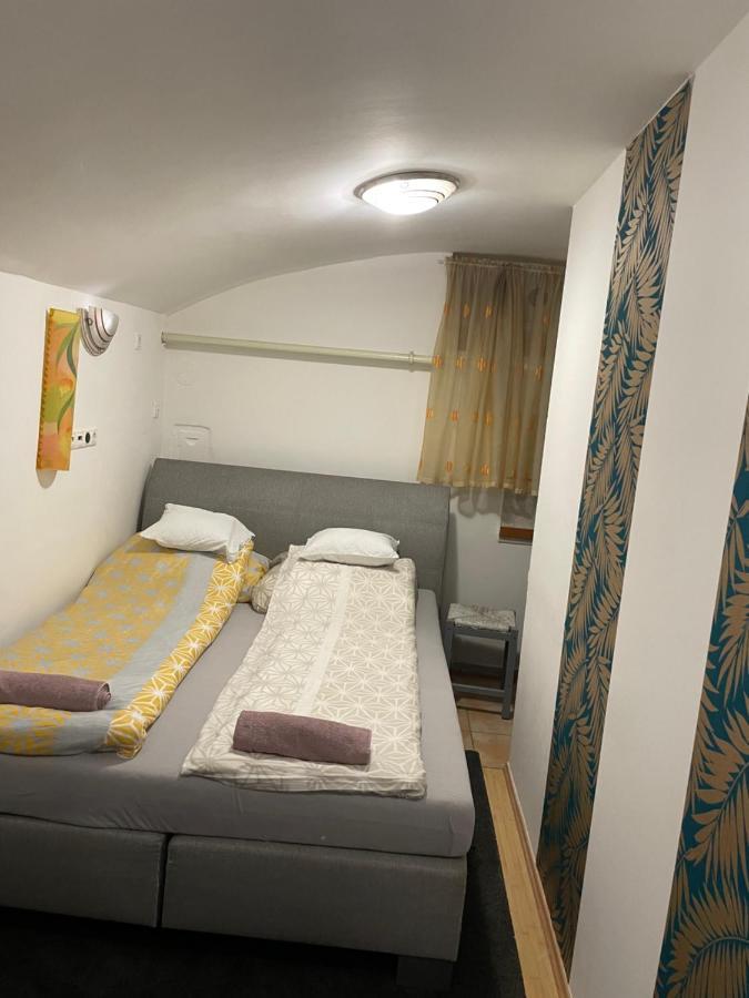 Centrum Wellness Hostel Дебрецен Екстер'єр фото